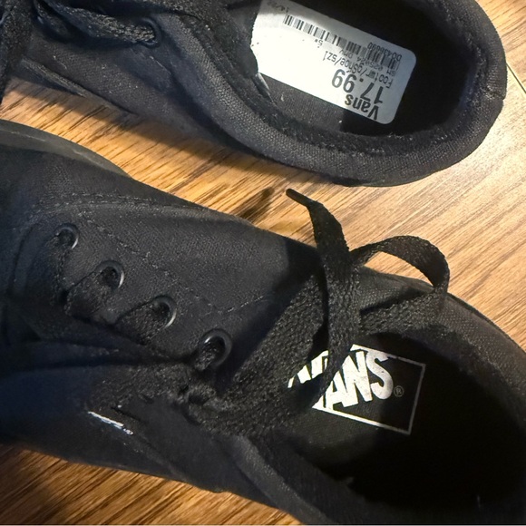 Vans Black Sneakers Classic Low-Top Design - Picture 2 of 2